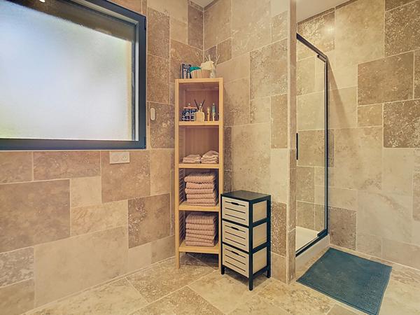 Maison de plain pied récente à vendre à Ussac - 3 chambres - 1 bureau - 2 salles de bains - garage - Terrain clos