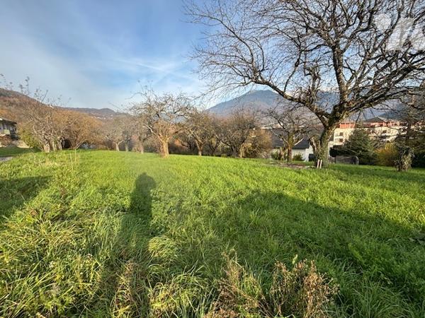 EXCLUSIVITE:ALBERTVILLE-TERRAIN 711 M²-VIABILISE- CALME