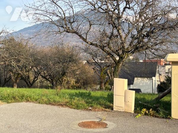 EXCLUSIVITE:ALBERTVILLE-TERRAIN 711 M²-VIABILISE- CALME