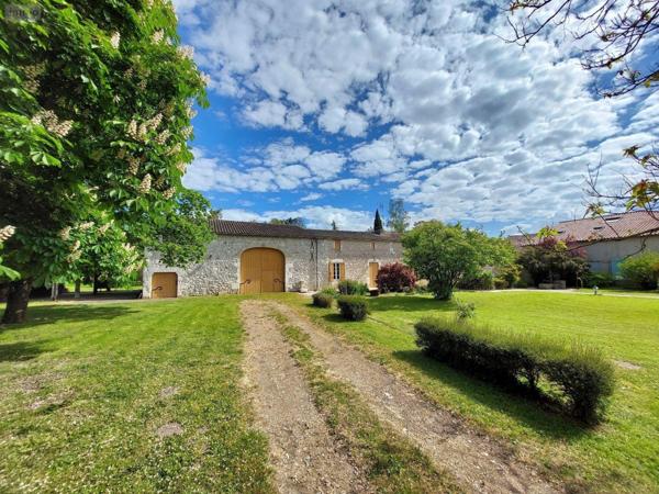 Maison rurale à vendre à Saint-Antoine-de-Breuilh en Dordogne (24230), ref : 18113/62 Maison rurale à vendre à Saint-Antoine-de-Breuilh en Dordogne (24230), ref : 18113/62