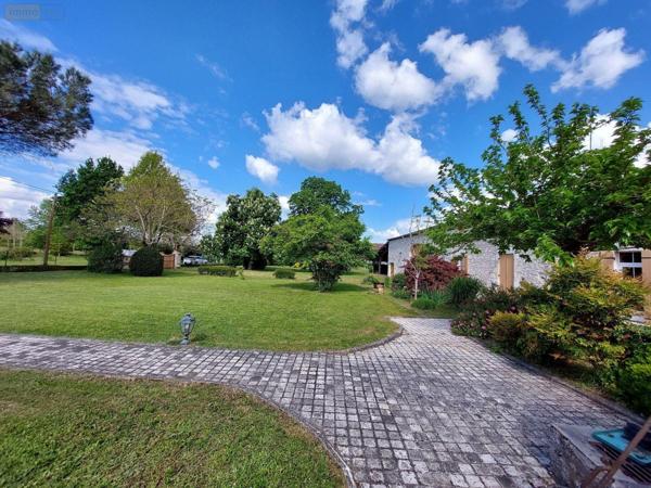 Maison rurale à vendre à Saint-Antoine-de-Breuilh en Dordogne (24230), ref : 18113/62 Maison rurale à vendre à Saint-Antoine-de-Breuilh en Dordogne (24230), ref : 18113/62