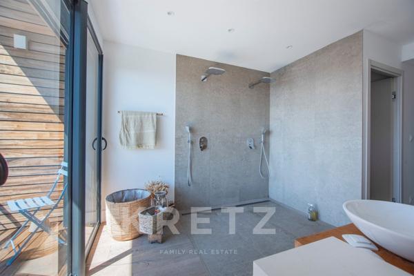 ERBALUNGA | PROPRIÉTÉ D’EXCEPTION LES PIEDS DANS L’EAU | 430 m² | CRIQUE PRIVÉE