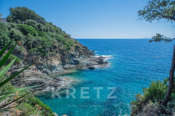 ERBALUNGA | PROPRIÉTÉ D’EXCEPTION LES PIEDS DANS L’EAU | 430 m² | CRIQUE PRIVÉE