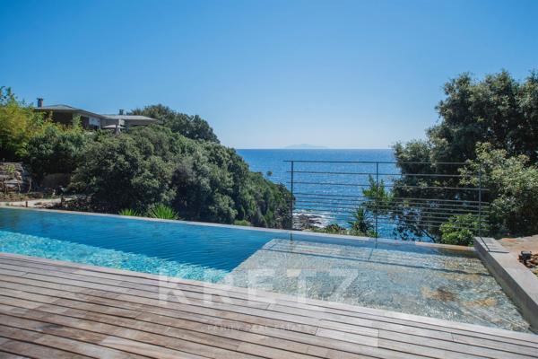 ERBALUNGA | PROPRIÉTÉ D’EXCEPTION LES PIEDS DANS L’EAU | 430 m² | CRIQUE PRIVÉE