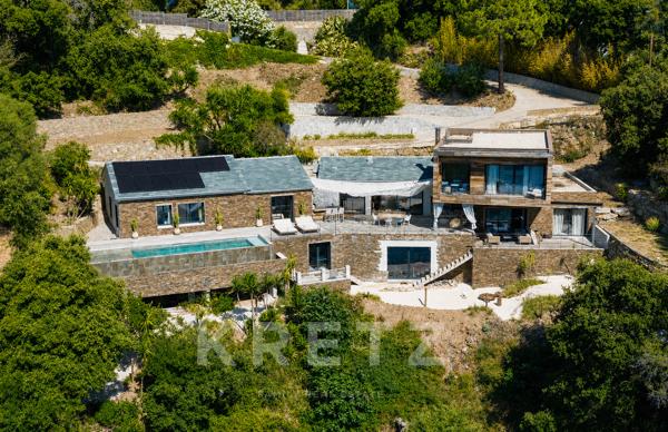 ERBALUNGA | PROPRIÉTÉ D’EXCEPTION LES PIEDS DANS L’EAU | 430 m² | CRIQUE PRIVÉE