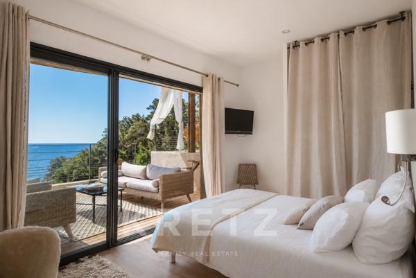 ERBALUNGA | PROPRIÉTÉ D’EXCEPTION LES PIEDS DANS L’EAU | 430 m² | CRIQUE PRIVÉE