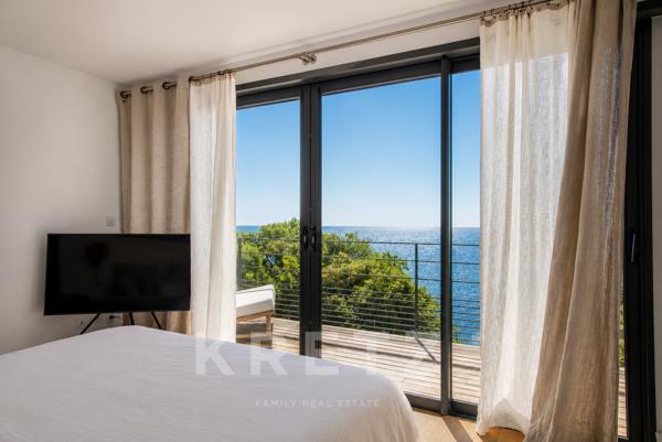 ERBALUNGA | PROPRIÉTÉ D’EXCEPTION LES PIEDS DANS L’EAU | 430 m² | CRIQUE PRIVÉE