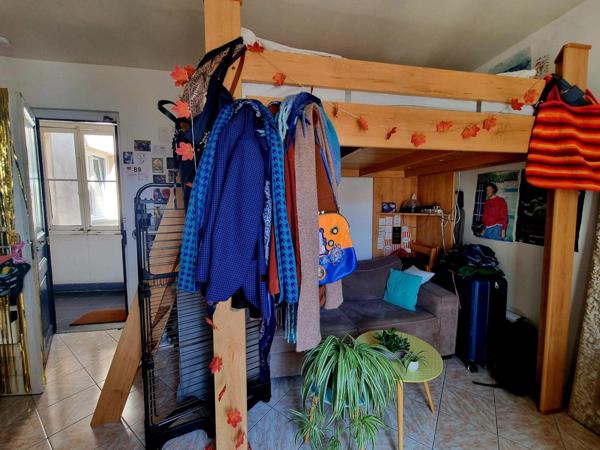 STUDIO DERNIER ETAGE CALME CLAIR