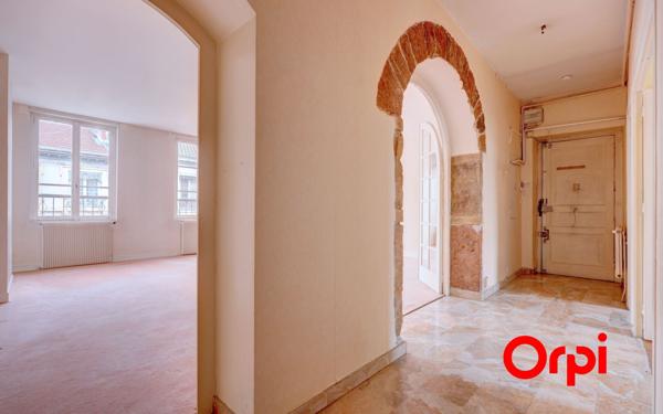 Appartement à vendre    3 pièces • 94,23 m2 Lyon 2