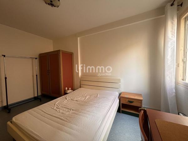 Investir ou vivre au centre. 3 chambres, parking immédiat.