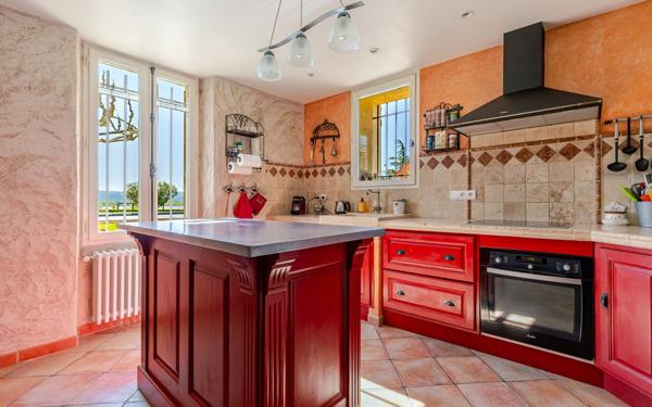 Maison à vendre    5 pièces • 220 m2 Manosque