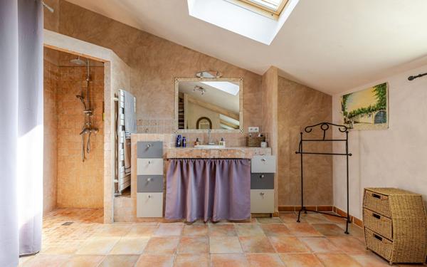 Maison à vendre    5 pièces • 220 m2 Manosque