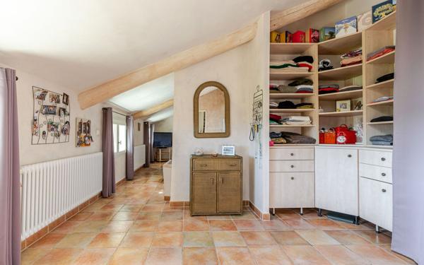 Maison à vendre    5 pièces • 220 m2 Manosque