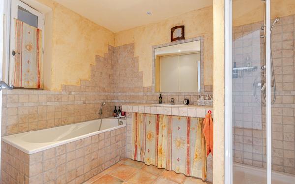 Maison à vendre    5 pièces • 220 m2 Manosque