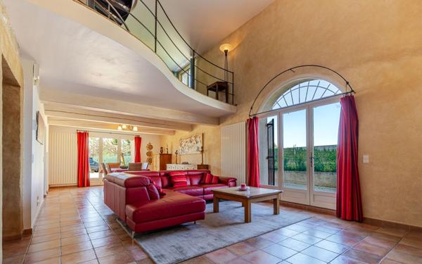 Maison à vendre    5 pièces • 220 m2 Manosque