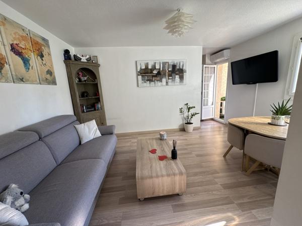 Studio lumineux en résidence fermée avec piscine à Vallauris.