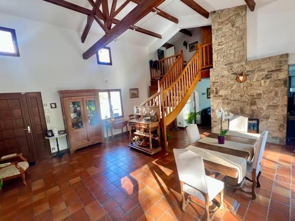 Grande maison familiale en excellent état - Aucun travaux à prévoir.