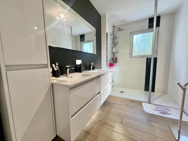 Grande maison familiale en excellent état - Aucun travaux à prévoir.