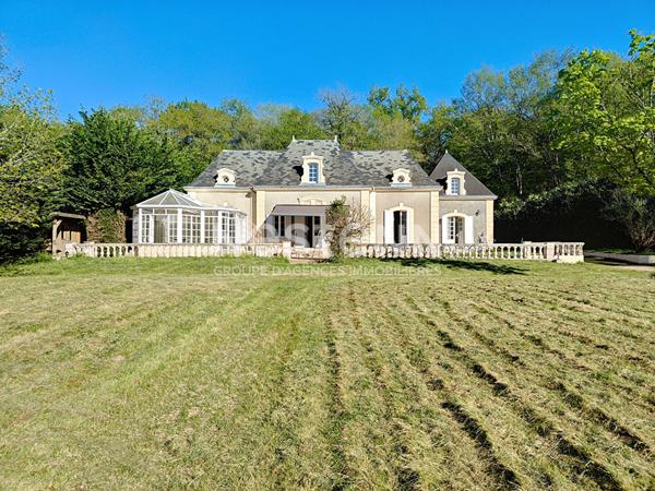 Demeure d'exception avec parc, pièce d'eau et dépendance, coup de coeur assuré - A deux pas du château de CHEVERNY