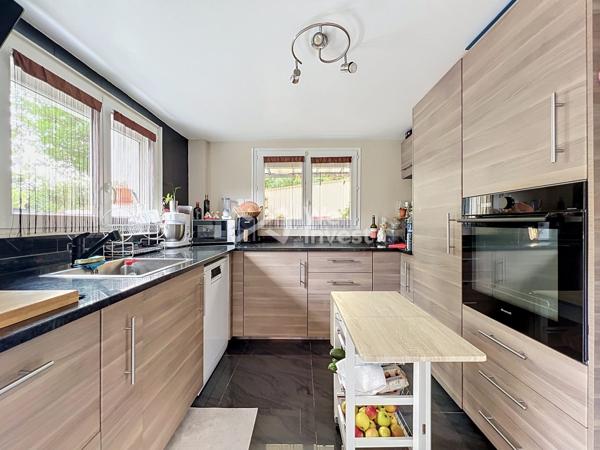 Maison familiale 5 pièces sans travaux, à 8 min de la gare