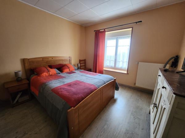 Lairoux (85400) Maison en pierre rénovée de plain-pied avec trois chambres et diverses dépendance