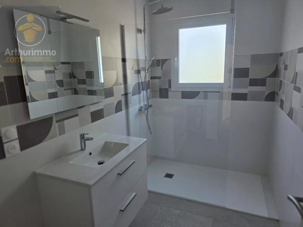 Vente                                                      Maison
                        
                     4 pièces                      99 m2                     à Le Perrier