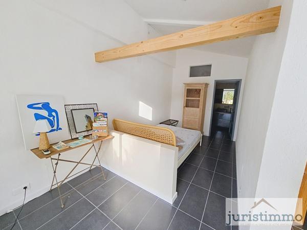 Travaillan (84850) Charmant mas meublé en campagne avec piscine et dépendances 240 m2 à Travaillan