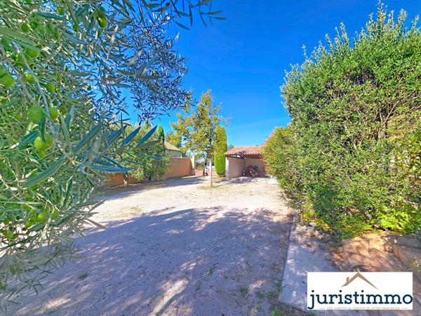 Travaillan (84850) Charmant mas meublé en campagne avec piscine et dépendances 240 m2 à Travaillan