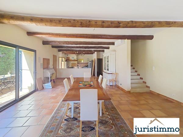 Travaillan (84850) Charmant mas meublé en campagne avec piscine et dépendances 240 m2 à Travaillan