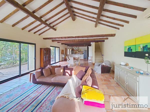 Travaillan (84850) Charmant mas meublé en campagne avec piscine et dépendances 240 m2 à Travaillan