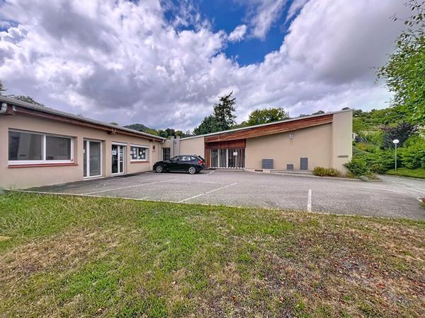 EXCLUSIVITE ! Ensemble immobilier Yssingeaux de plus de 650 m2 sur 8000m2 de terrain clos