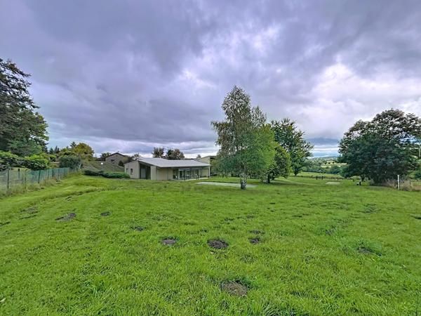 EXCLUSIVITE ! Ensemble immobilier Yssingeaux de plus de 650 m2 sur 8000m2 de terrain clos