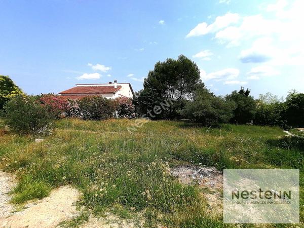 Saint Theodorit Terrain viabilisé de 611 m² situé hors lotissement