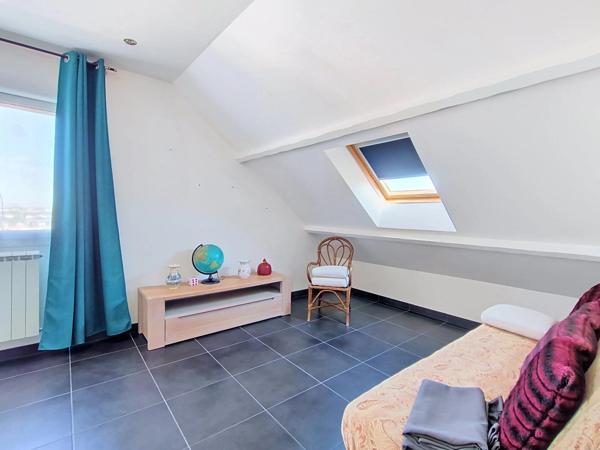 Location                                                      Appartement
                        
                     3 pièces                      43 m2                     à Villeneuve-Saint-Georges