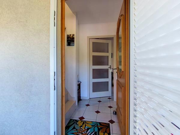 Location                                                      Appartement
                        
                     3 pièces                      43 m2                     à Villeneuve-Saint-Georges