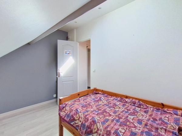 Location                                                      Appartement
                        
                     3 pièces                      43 m2                     à Villeneuve-Saint-Georges