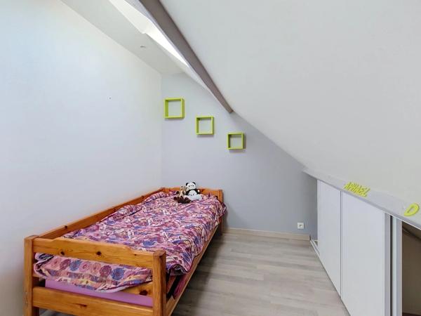 Location                                                      Appartement
                        
                     3 pièces                      43 m2                     à Villeneuve-Saint-Georges