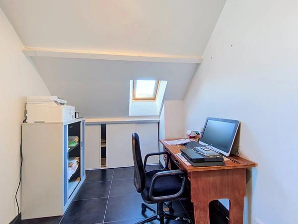 Location                                                      Appartement
                        
                     3 pièces                      43 m2                     à Villeneuve-Saint-Georges