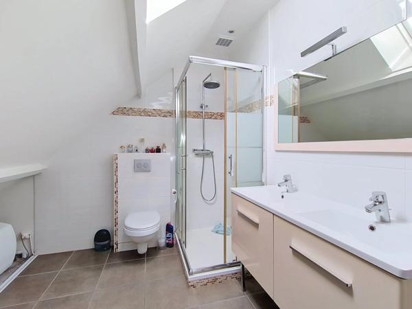 Location                                                      Appartement
                        
                     3 pièces                      43 m2                     à Villeneuve-Saint-Georges