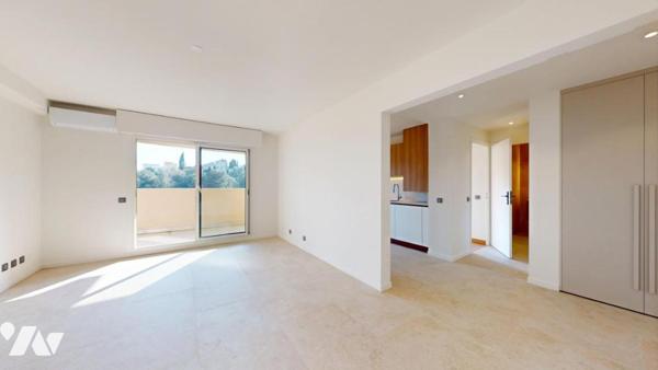 Fabron / Bd Montréal - Un appartement de 2 Pièces rénové avec terrasse, parking et vue mer !