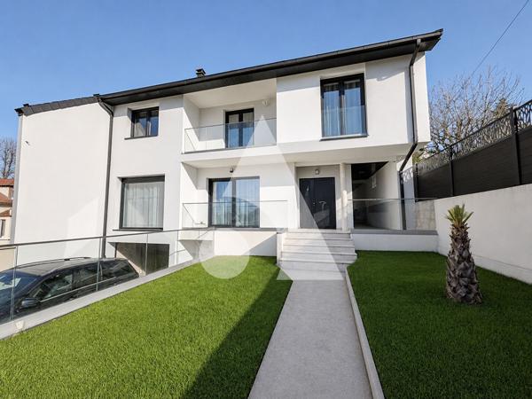 Maison 7 pièces 244 m2