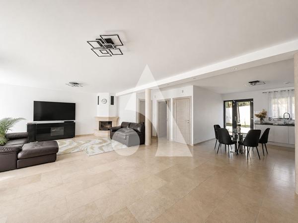 Maison 7 pièces 244 m2