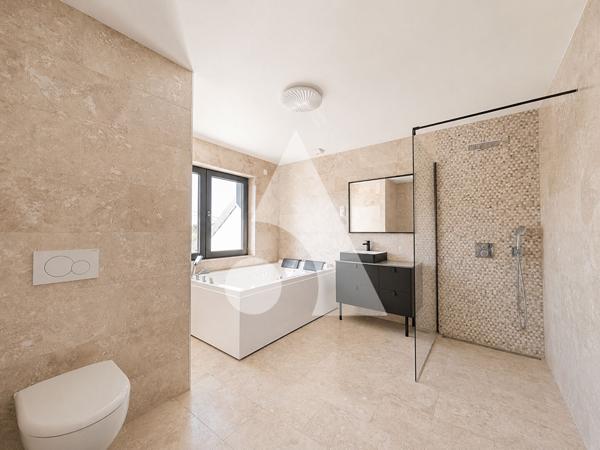 Maison 7 pièces 244 m2