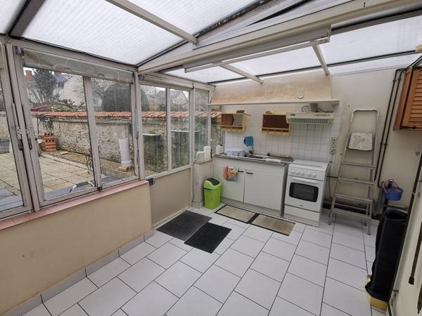 EXCLUSIVITE, Maison en centre ville de LA FLECHE avec jardin, garage et chambre en rez de chaussee