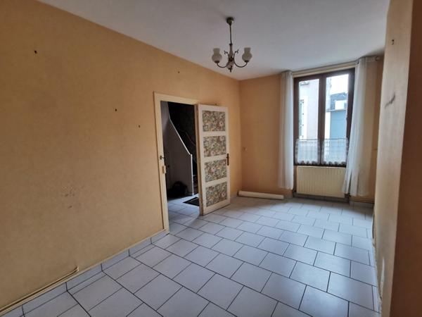 EXCLUSIVITE, Maison en centre ville de LA FLECHE avec jardin, garage et chambre en rez de chaussee