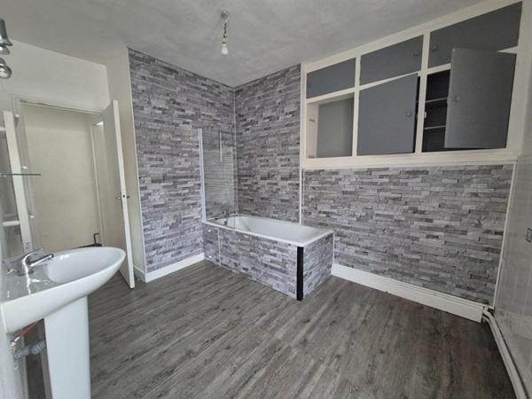 Ensemble immobilier 250 m² - Local commercial et deux logements - Hyper centre de Romorantin