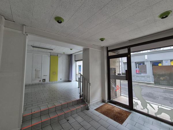 Ensemble immobilier 250 m² - Local commercial et deux logements - Hyper centre de Romorantin