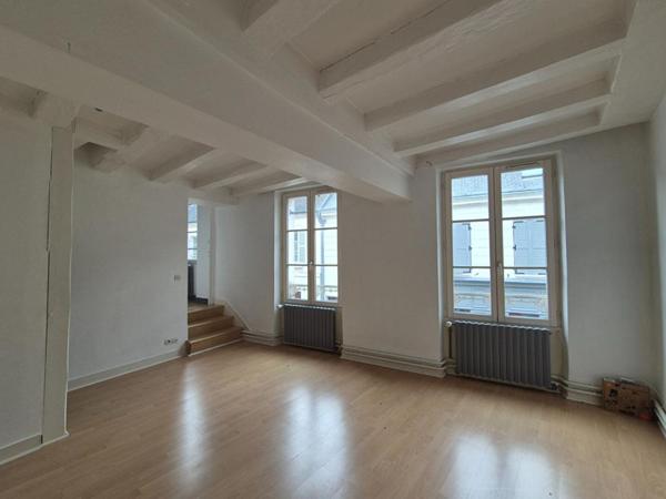 Ensemble immobilier 250 m² - Local commercial et deux logements - Hyper centre de Romorantin