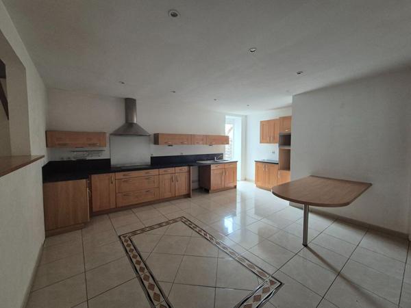 Ensemble immobilier 250 m² - Local commercial et deux logements - Hyper centre de Romorantin