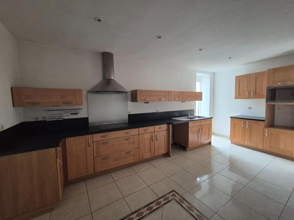 Ensemble immobilier 250 m² - Local commercial et deux logements - Hyper centre de Romorantin